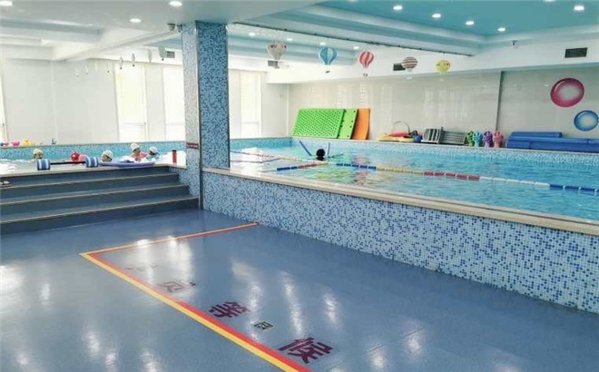 浪花朵朵婴儿游泳馆
