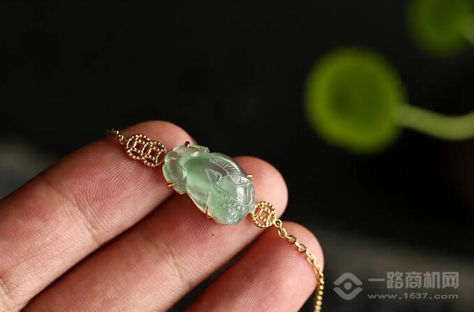 吉祥玉意翡翠玉石
