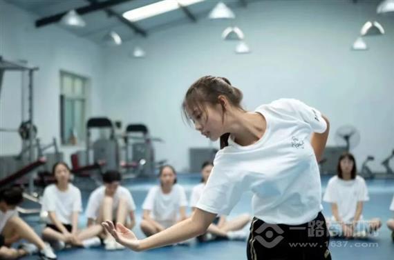 新面孔模特学校