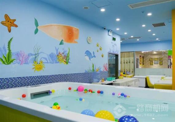 小飞鱼婴儿游泳馆