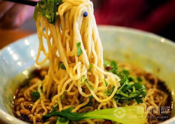 男先生的小面店