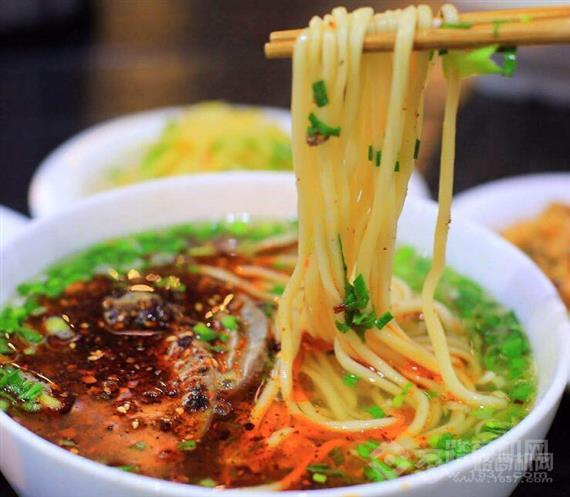 绝代双椒牛肉面