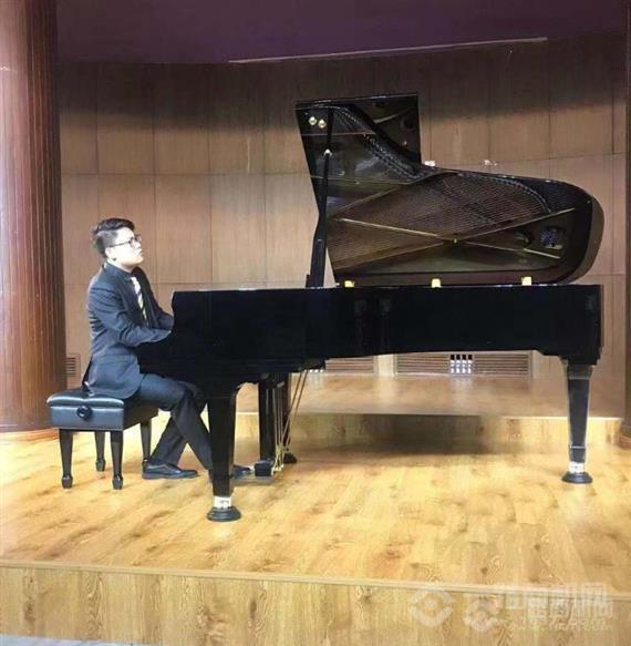 钢琴大师