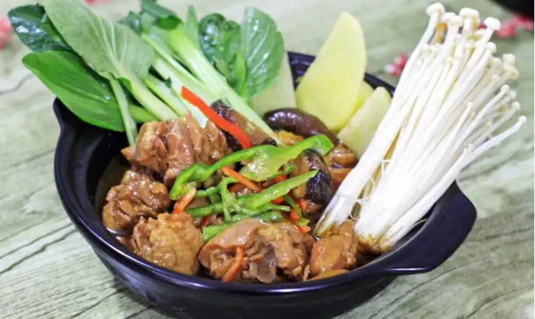 黃小黃黃燜雞米飯加盟