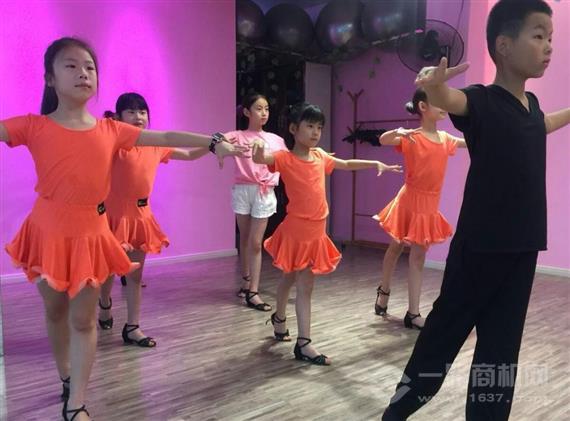 璇富专业拉丁舞