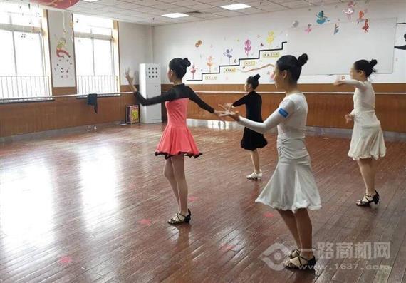璇富专业拉丁舞