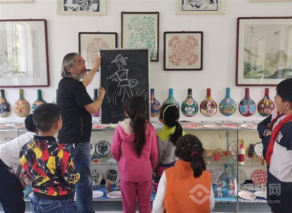 心灵一方艺术教育