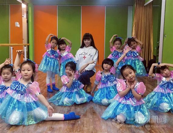 心灵一方艺术教育