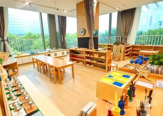 超级比比托育中心