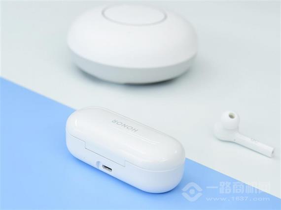 荣耀YOYO智能音箱
