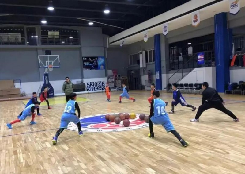 小麦篮球训练营加盟