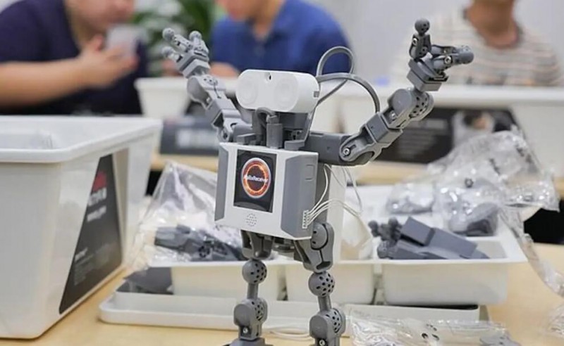 动力猫机器人编程教育