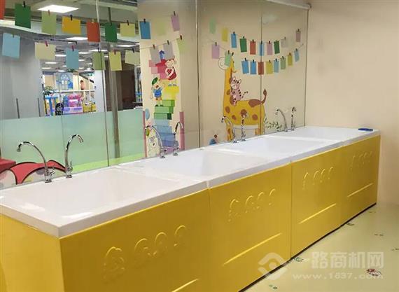 倍亲婴幼儿游泳