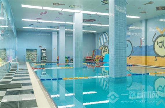 吐泡泡亲子游泳