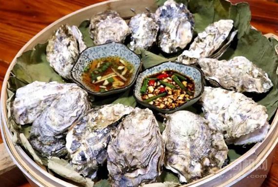 蚝魁竹笼蒸生蚝