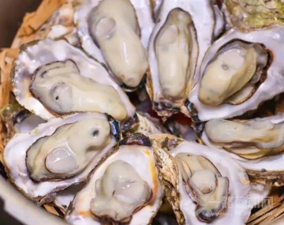 蚝魁竹笼蒸生蚝