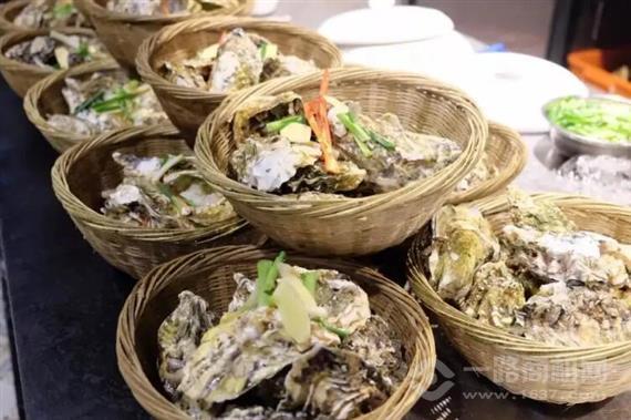 蚝魁竹笼蒸生蚝