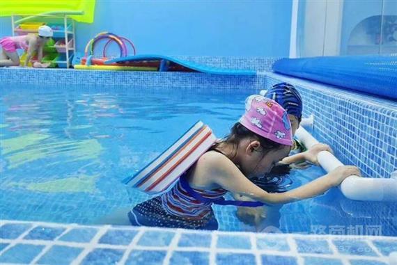 爱潜贝贝亲子游泳