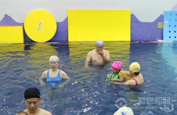 爱潜贝贝亲子游泳