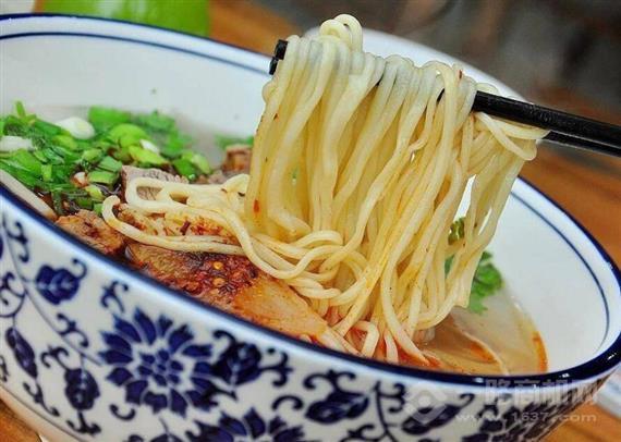 面决手工牛肉面