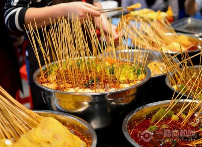 小春风扒炉串串香加盟