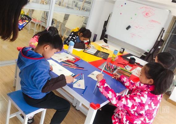 萌太熊少儿美术