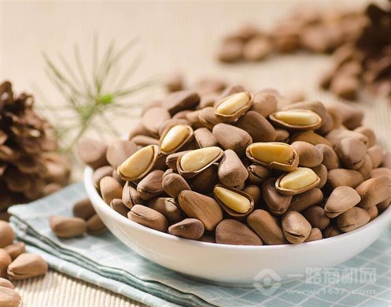 班花零食折扣店