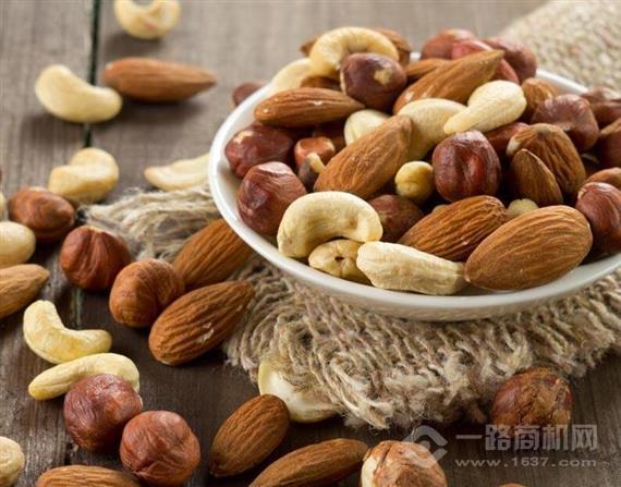 班花零食折扣店