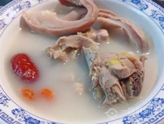 汤伯府骨汤猪肚鸡
