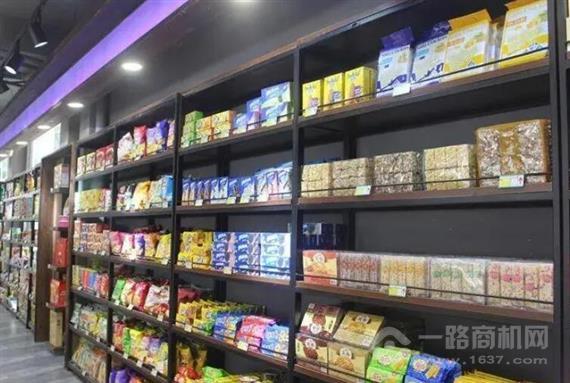 巴喜村进口零食店