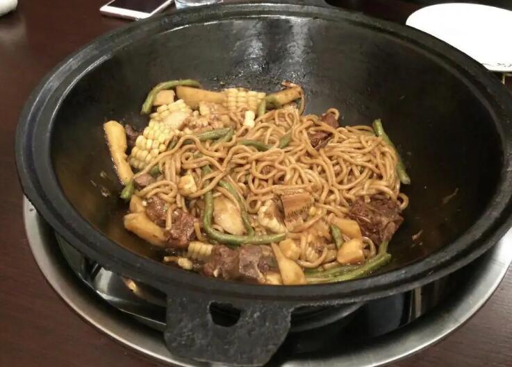 燜匠鐵鍋燜面