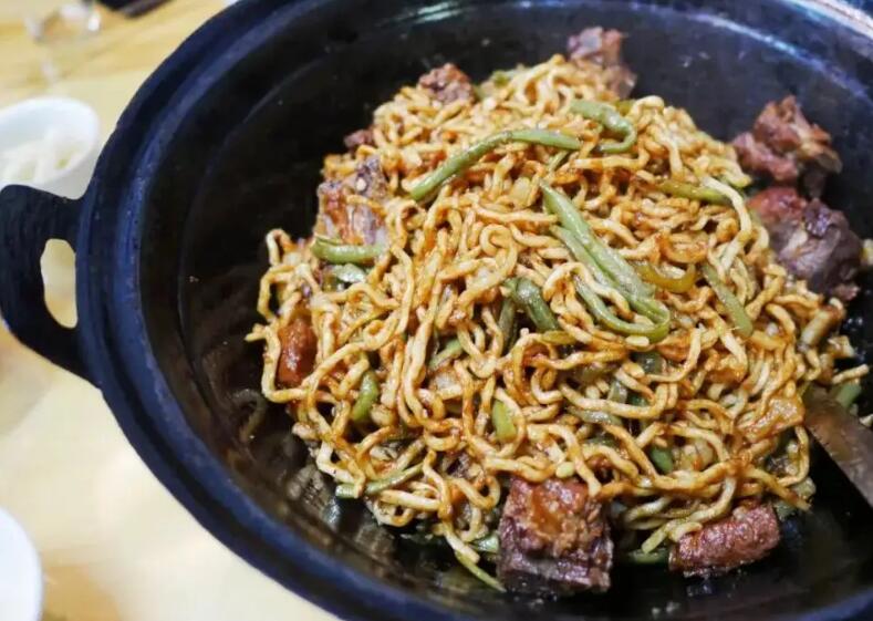 燜匠鐵鍋燜面