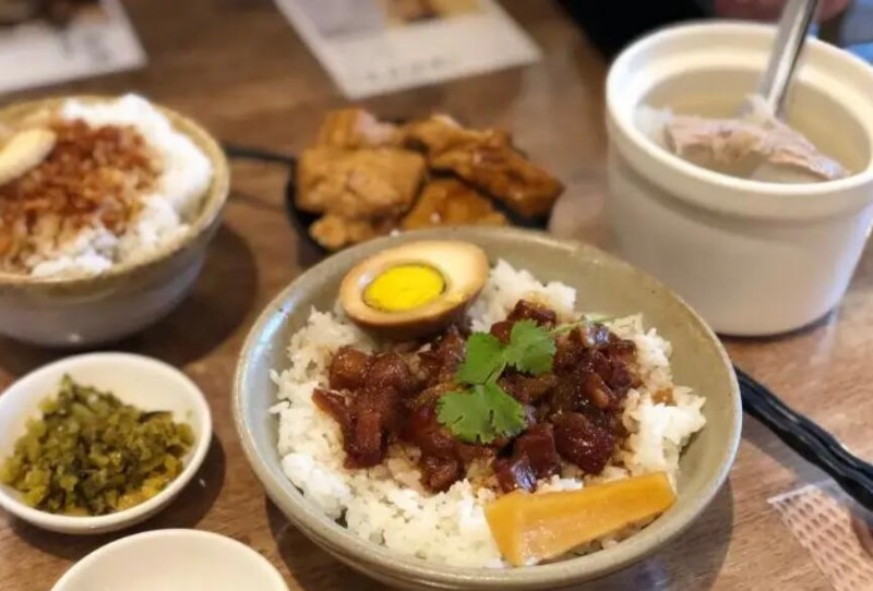 鲁阿卤招牌卤肉饭