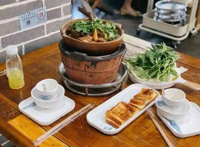 春幸記港式地攤打邊爐加盟