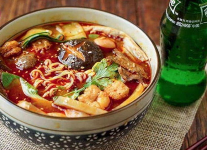 路边摊摊麻辣烫