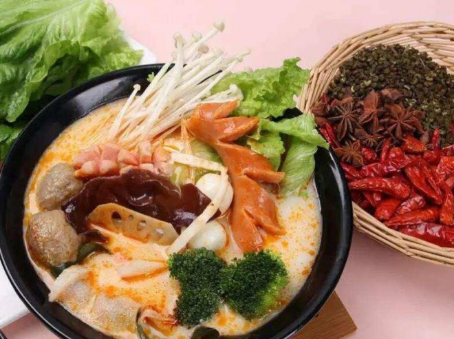 路边摊摊麻辣烫