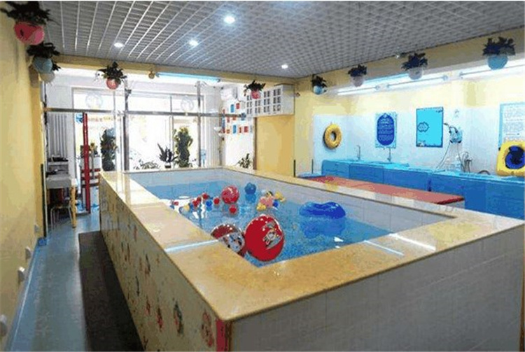小飞鱼婴儿游泳馆
