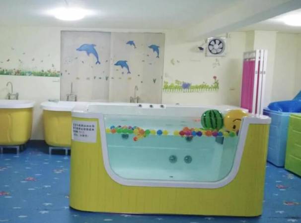 金色时光婴儿游泳