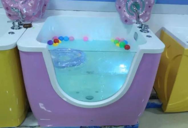 金色时光婴儿游泳