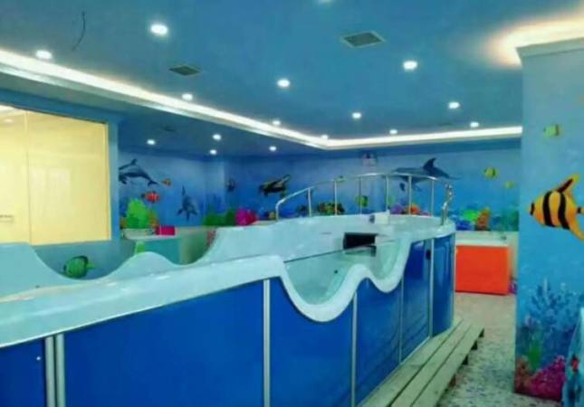 金色时光婴儿游泳