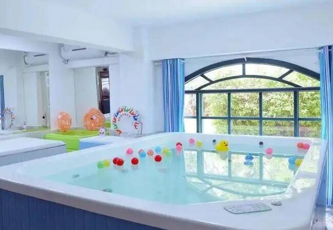 启贝婴儿游泳馆