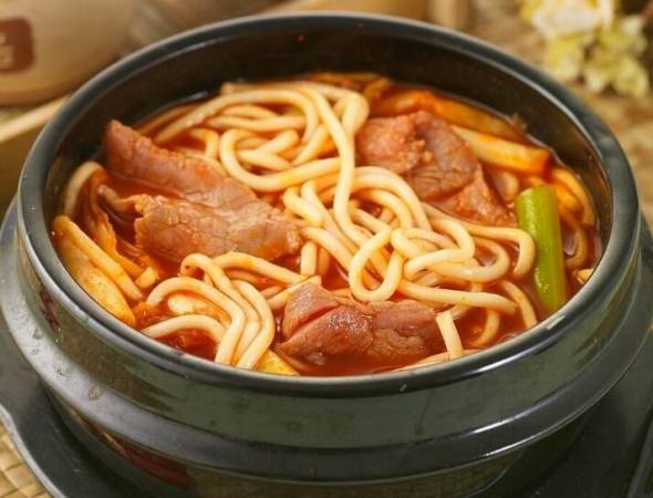 党鹏鹏牛肉米线馆