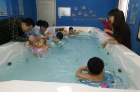 詹博士嬰兒游泳館