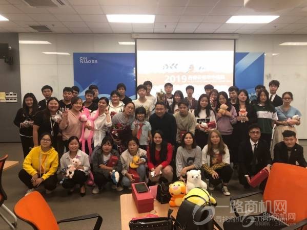 吕睿快递客服外包