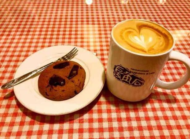 房角石咖啡与书