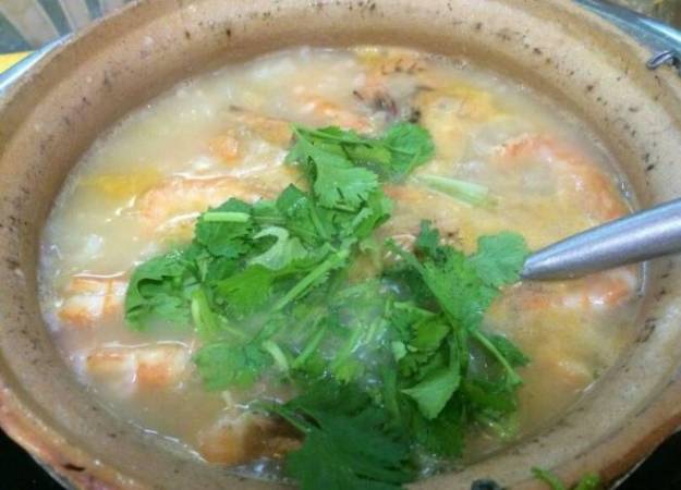 潮汕海鲜养生砂锅粥