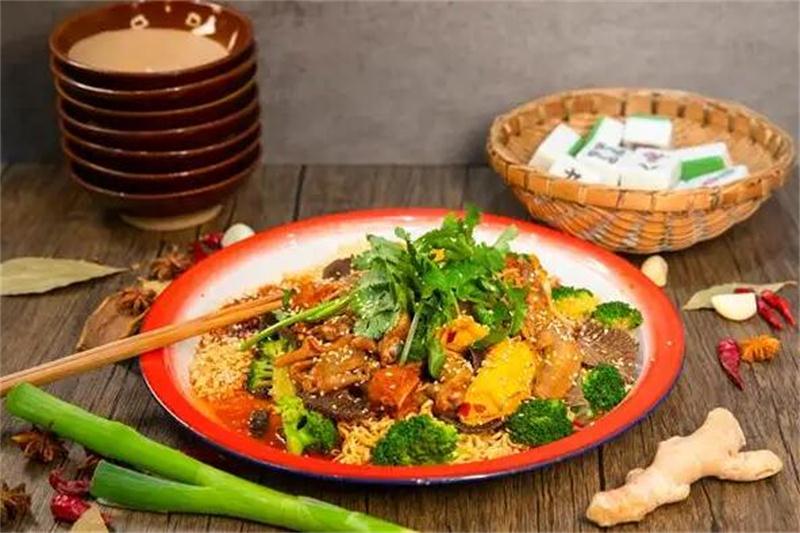 斗舌盘盘麻辣烫加盟