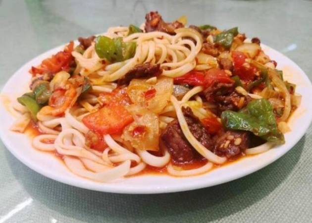 新疆牛肉拌面