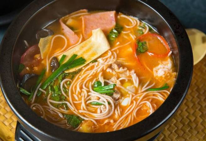 沁麦源过桥米线