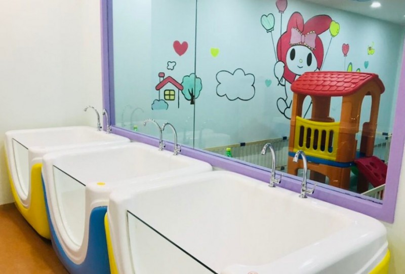 猪贝贝婴幼儿游泳馆